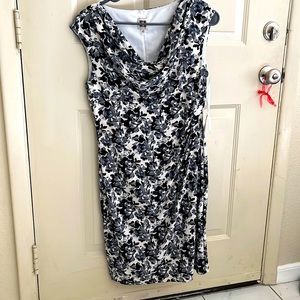 Anne Klein new with tags size 8 pull on dress with blue floral pattern